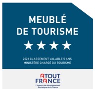 Logo bleu « Meublé de tourisme » avec texte « 2022 classement valable 5 ans » et mention « Atout France ».